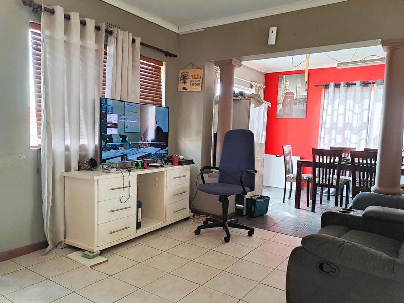 4 Bedroom Property for Sale in Protea Village Western Cape